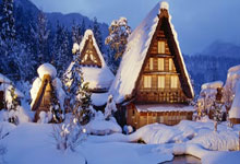 小男孩用可乐水瓶钓鱼，结果收获满满.